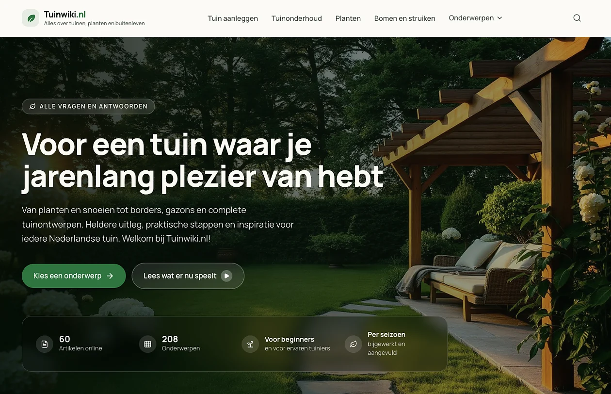 Startscherm van Tuinwiki.nl met navigatie voor tuinonderwerpen, een tuinfoto en tellers voor artikelen en onderwerpen.